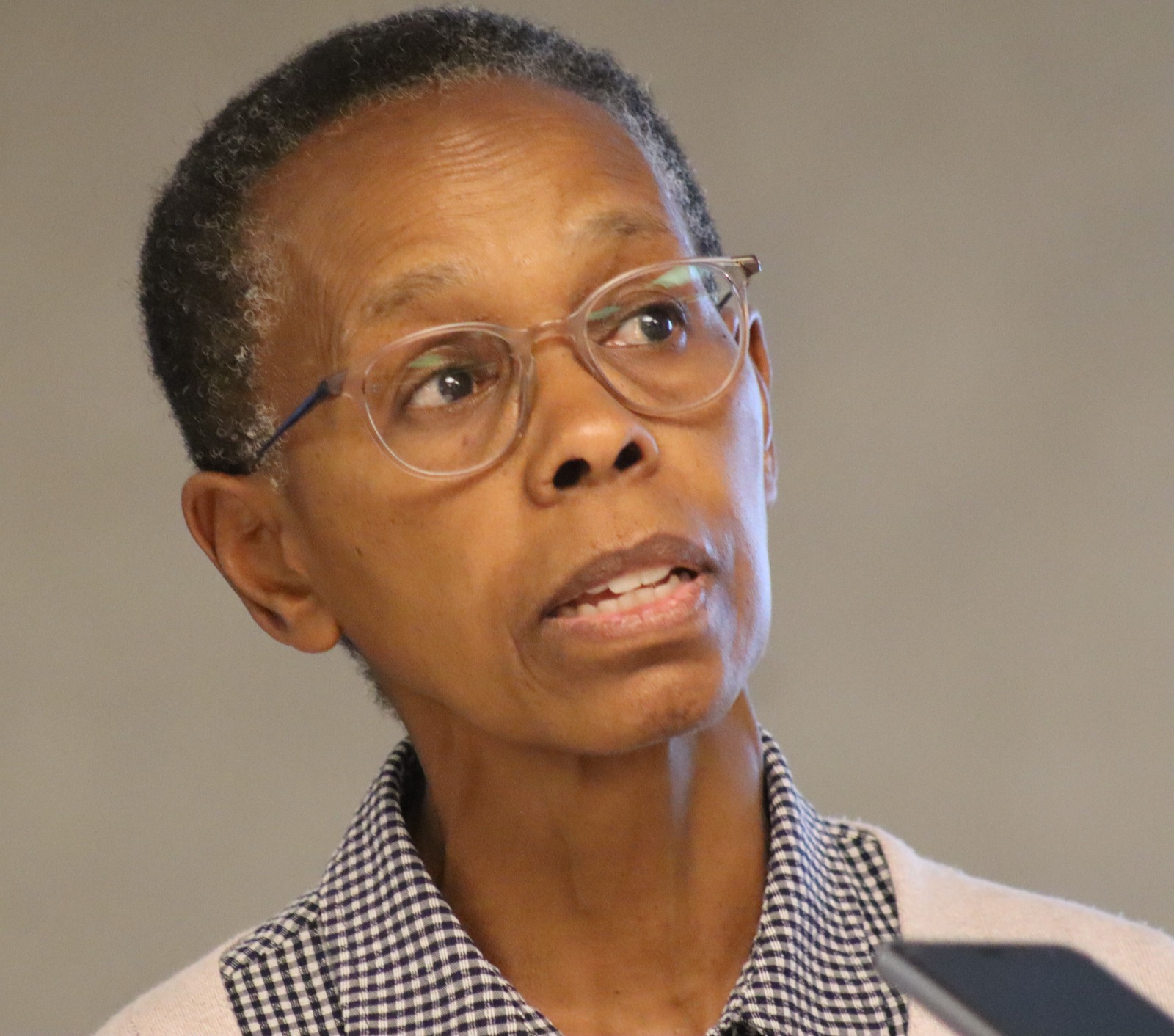 Dr Catherine Karekezi of the NCDAK makes her presentation at the April 19, 2024 media roundtable held to discuss the findings of the APHRC report on Kenyan consumers' awareness of the sugar, salt and nutrient levels in refined food products. She is asking Kenyans with NCDs to embrace healthy diets and adhere to prescribed medication.